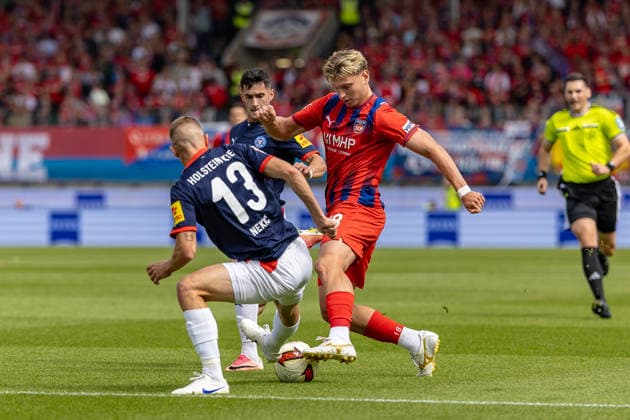 Zweikampf Alessandro Vogt (1.FC Heidenheim, 18) Ivan Nekic (Holstein Kiel, 13) Guillermo Balzi (Holstein Kiel, 08), GER, 1.FC Heidenheim vs. Holstein Kiel, Fussball, 2. Bundesliga, 05. Spieltag, Spielzeit 2026 2027, 13.09.2026, DFL DFB REGULATIONS PROHIBIT ANY USE OF PHOTOGRAPHS AS IMAGE SEQUENCES AND OR QUASI-VIDEO, GER, 1.FC Heidenheim vs. Holstein Kiel, Fussball, 2. Bundesliga, 05. Spieltag, Spielzeit 2026 2027, 13.09.2026 Heidenheim Copyright: xEibner-Pressefoto JanixPlessx EP_JPL