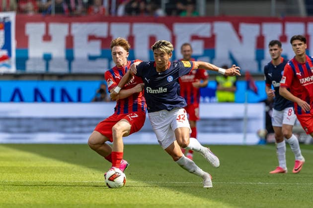 Harter Zweikampf Michael Heule (1.FC Heidenheim, 27) haelt Hiroki Sekine (Holstein Kiel, 32), GER, 1.FC Heidenheim vs. Holstein Kiel, Fussball, 2. Bundesliga, 05. Spieltag, Spielzeit 2026 2027, 13.09.2026, DFL DFB REGULATIONS PROHIBIT ANY USE OF PHOTOGRAPHS AS IMAGE SEQUENCES AND OR QUASI-VIDEO, GER, 1.FC Heidenheim vs. Holstein Kiel, Fussball, 2. Bundesliga, 05. Spieltag, Spielzeit 2026 2027, 13.09.2026 Heidenheim Copyright: xEibner-Pressefoto JanixPlessx EP_JPL