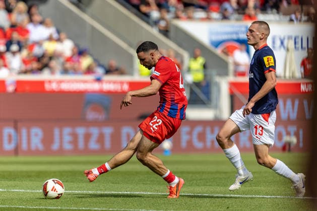 Torchance zum 1;0 Oualid Mhamdi (1.FC Heidenheim, 22) dahinter Ivan Nekic (Holstein Kiel, 13) geschlagen, GER, 1.FC Heidenheim vs. Holstein Kiel, Fussball, 2. Bundesliga, 05. Spieltag, Spielzeit 2026 2027, 13.09.2026, DFL DFB REGULATIONS PROHIBIT ANY USE OF PHOTOGRAPHS AS IMAGE SEQUENCES AND OR QUASI-VIDEO, GER, 1.FC Heidenheim vs. Holstein Kiel, Fussball, 2. Bundesliga, 05. Spieltag, Spielzeit 2026 2027, 13.09.2026 Heidenheim Copyright: xEibner-Pressefoto JanixPlessx EP_JPL