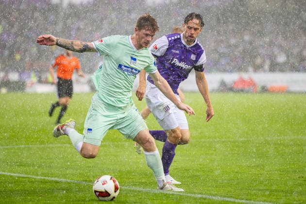 (L-R) Sebastian Groenning (Hertha BSC, 17) im Zweikampf mit Jannik Mueller (VfL Osnabrueck, 24) GER, VfL Osnabrueck vs. Hertha BSC, Fussball, 2. Bundesliga, 5. Spieltag, Spielzeit 2026 2027, 13.09.2026 DFL Regulations prohibit any use of photographers as image sequences and or quasi-video. GER, VfL Osnabrueck vs. Hertha BSC, Fussball, 2. Bundesliga, 5. Spieltag, Spielzeit 2026 2027, 13.09.2026 Osnabrueck Copyright: xEibner-Pressefoto JanxRollingerx EP_JSK