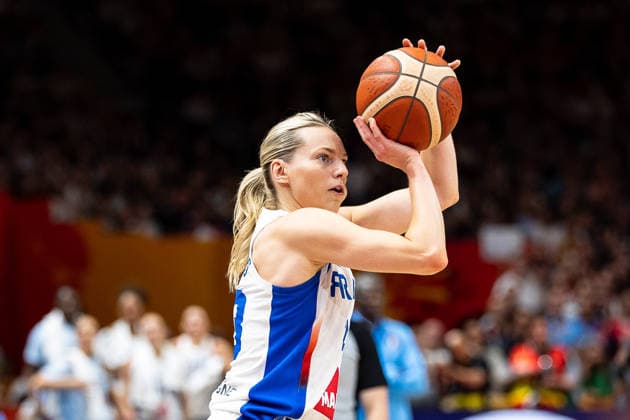 Marine Johannes (Frankreich, 23) beim Wurf, Einzelbild, Einzelfoto, Portrait, Portraet, Freisteller, GER, Frankreich vs. Deutschland, Basketball, FIBA Women s World Cup 2026, Halbfinale, 12.09.2026 GER, Frankreich vs. Deutschland, Basketball, FIBA Women s World Cup 2026, Halbfinale, 12.09.2026 Berlin Copyright: xEibner-Pressefoto MaxxVincenx EP_MVN