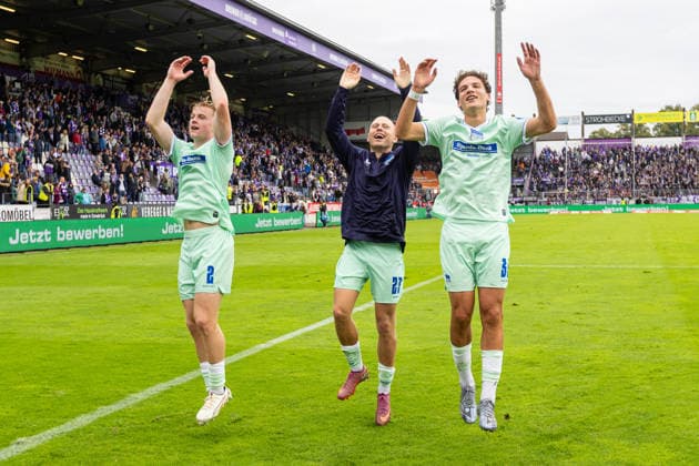 (L-R) Julian Eitschberger (Hertha BSC, 02), Niklas Kolbe (Hertha BSC, 27), Soufian Gouram (Hertha BSC, 33) jubeln nach dem 1:3 Sieg GER, VfL Osnabrueck vs. Hertha BSC, Fussball, 2. Bundesliga, 5. Spieltag, Spielzeit 2026 2027, 13.09.2026 DFL Regulations prohibit any use of photographers as image sequences and or quasi-video. GER, VfL Osnabrueck vs. Hertha BSC, Fussball, 2. Bundesliga, 5. Spieltag, Spielzeit 2026 2027, 13.09.2026 Osnabrueck Copyright: xEibner-Pressefoto JanxRollingerx EP_JSK