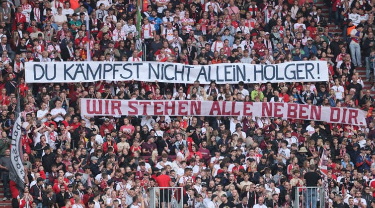 RB Leipzig - Hamburger SV Bundesliga Leipzig, 13.09.2026, Red Bull Arena, Fußball, 1.Bundesliga, 3.Spieltag , RB Leipzig vs. Hamburger SV , Im Bild: Fans von RB Leipzig zeigen ein Transparent und zeigen ihre Unterstützung für einen an Krebs erkranten Fan. , Nur zur redaktionellen Nutzung. Only editorial use. , DFL DFB regulations prohibit any use of photographs as image sequences and or quasi-video. ,