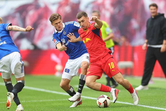 RB Leipzig - Hamburger SV Bundesliga Leipzig, 13.09.2026, Red Bull Arena, Fußball, Männer, Saison 2026 2027, 1. Bundesliga, 3. Spieltag, RB Leipzig - Hamburger SV , Im Bild v.l.: David Möller Wolfe ( 3, HSV) und Brajan Gruda (10, RB Leipzig) ,