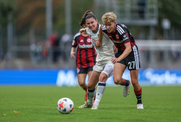 GER, Frankfurt, Eintracht Frankfurt vs TSG Hoffenheim, Google Pixel Frauen Bundesliga, Fussball, DFB, Spielzeit 2026 2027, Stadion am Brentanobad, 4. Spieltag im Bild v.l.: Chiara Hahn (TSG Hoffenheim Frauen 23), Paulina Krumbiegel (Eintracht Frankfurt Frauen 27), Zweikampf DFB DFL REGULATIONS PROHIBIT ANY USE OF PHOTOGRAPHS AS IMAGE SEQUENCES AND OR QUASI-VIDEO, 13.09.2026 Copyright: HMBxMedia HendrikxHamelau