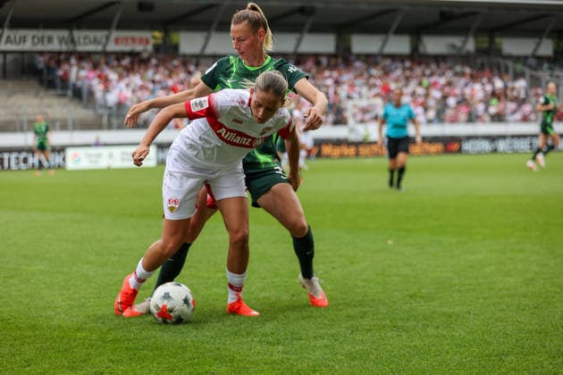 Daphina Redzepi (VfB Stuttgart, 7) im engen Kampf mit Sarai Linder (VFL Wolfsburg, 39) VfB Stuttgart vs. VfL Wolfsburg, Fussball, Frauen Bundesliga, 4. Spieltag, Spielzeit 2026 2027, 13.09.2026 VfB Stuttgart vs. VfL Wolfsburg, Fussball, Frauen Bundesliga, 4. Spieltag, Spielzeit 2026 2027, 13.09.2026 Copyright: xEibner-Pressefoto SoerenxHerwegx EP_SHG