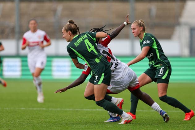 Sophia Kleinherne (VFL Wolfsburg, 4) im Endkampf mit Mira Arouna (VfB Stuttgart, 21) VfB Stuttgart vs. VfL Wolfsburg, Fussball, Frauen Bundesliga, 4. Spieltag, Spielzeit 2026 2027, 13.09.2026 VfB Stuttgart vs. VfL Wolfsburg, Fussball, Frauen Bundesliga, 4. Spieltag, Spielzeit 2026 2027, 13.09.2026 Copyright: xEibner-Pressefoto SoerenxHerwegx EP_SHG
