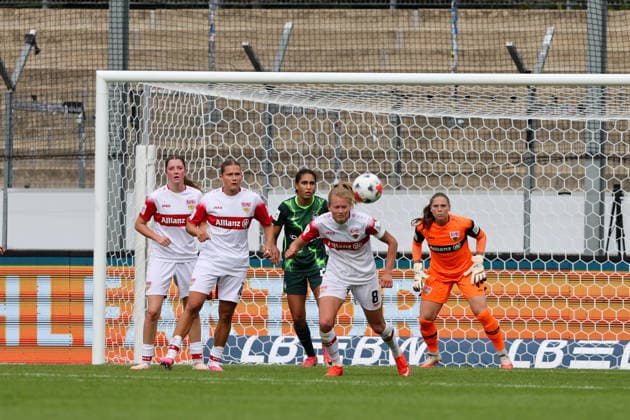 Maximiliane Rall (VfB Stuttgart, 8) klärt einen Eckball VfB Stuttgart vs. VfL Wolfsburg, Fussball, Frauen Bundesliga, 4. Spieltag, Spielzeit 2026 2027, 13.09.2026 VfB Stuttgart vs. VfL Wolfsburg, Fussball, Frauen Bundesliga, 4. Spieltag, Spielzeit 2026 2027, 13.09.2026 Copyright: xEibner-Pressefoto SoerenxHerwegx EP_SHG