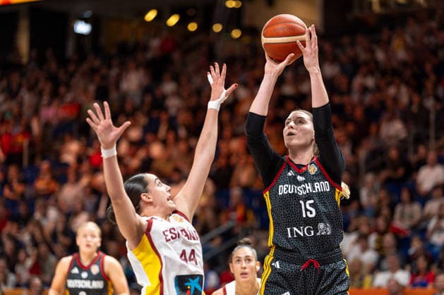 Luisa Geiselsoder (Deutschland, 15) beim Wurf, Iyana Martin (Spanien, 44), GER, Spanien vs. Deutschland, Basketball, FIBA Women s World Cup 2026, Spiel um Platz 3, 13.09.2026 GER, Spanien vs. Deutschland, Basketball, FIBA Women s World Cup 2026, Spiel um Platz 3, 13.09.2026 Berlin Copyright: xEibner-Pressefoto MaxxVincenx EP_MVN