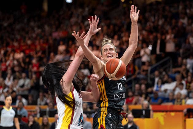 Leonie Fiebich (Deutschland, 13) im Zweikampf mit Megan Gustafson (Spanien, 17), GER, Spanien vs. Deutschland, Basketball, FIBA Women s World Cup 2026, Spiel um Platz 3, 13.09.2026 GER, Spanien vs. Deutschland, Basketball, FIBA Women s World Cup 2026, Spiel um Platz 3, 13.09.2026 Berlin Copyright: xEibner-Pressefoto MaxxVincenx EP_MVN