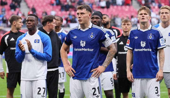 RB Leipzig - Hamburger SV Bundesliga Leipzig, 13.09.2026, Red Bull Arena, Fußball, 1.Bundesliga, 3.Spieltag , RB Leipzig vs. Hamburger SV 5:0 (2:0) , Im Bild:Enttäuschung bei Hamburg nach dem Spiel. Patson Daka ( 27, HSV), Nicolai RembergÊ( 21, HSV), David M¿ller Wolfe ( 3, HSV). , Nur zur redaktionellen Nutzung. Only editorial use. , DFL DFB regulations prohibit any use of photographs as image sequences and or quasi-video. ,