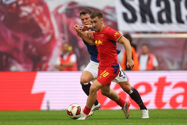 RB Leipzig - Hamburger SV Bundesliga Leipzig, 13.09.2026, Red Bull Arena, Fußball, Männer, Saison 2026 2027, 1. Bundesliga, 3. Spieltag, RB Leipzig - Hamburger SV , Im Bild v.l.: Nicolai Remberg ( 21, HSV) und Brajan Gruda (10, RB Leipzig) ,