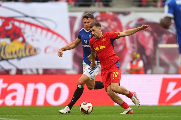 RB Leipzig - Hamburger SV Bundesliga Leipzig, 13.09.2026, Red Bull Arena, Fußball, Männer, Saison 2026 2027, 1. Bundesliga, 3. Spieltag, RB Leipzig - Hamburger SV , Im Bild v.l.: Nicolai Remberg ( 21, HSV) und Brajan Gruda (10, RB Leipzig) ,