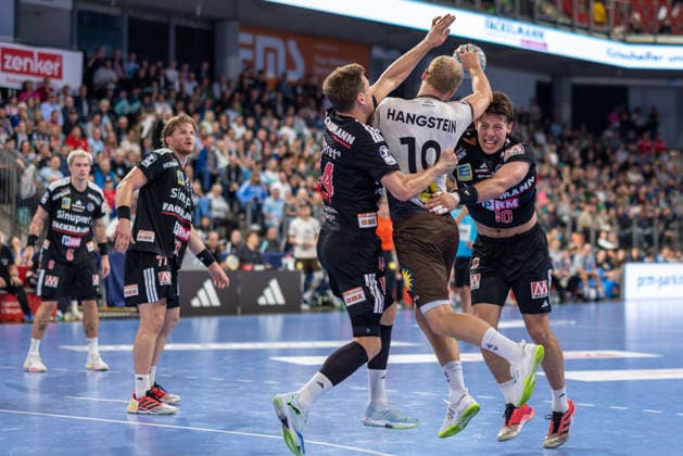 Florian Scheerer (HC Erlangen, 10) stoppt Fynn Hangstein (Bergischer HC, 10) Christoph Steinert (HC Erlangen, 44). HC Erlangen vs. Bergischer HC, Handball, Opel Handball-Bundesliga, 5. Spieltag, Spielzeit 2026 2027, 13.09.2026 HC Erlangen vs. Bergischer HC, Handball, Opel Handball-Bundesliga, 5. Spieltag, Spielzeit 2026 2027, 13.09.2026 Nuernberg Copyright: xEibner-Pressefoto ArdanxFuessmanx EP_AFN