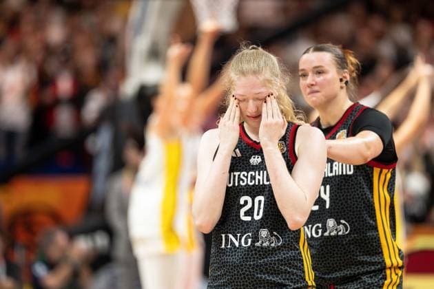 Frieda Buehner (Deutschland, 20), Lina Sontag (Deutschland, 24) enttaeuscht Enttaeuschung nach Niederlage, GER, Spanien vs. Deutschland, Basketball, FIBA Women s World Cup 2026, Spiel um Platz 3, 13.09.2026 GER, Spanien vs. Deutschland, Basketball, FIBA Women s World Cup 2026, Spiel um Platz 3, 13.09.2026 Berlin Copyright: xEibner-Pressefoto MaxxVincenx EP_MVN