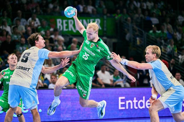 Matthes Langhoff (Fuechse Berlin, 25), Miro Schluroff (VfL Gummersbach, 15), Ellidi Vidarsson (VfL Gummersbach, 04), GER, Fuechse Berlin vs. VfL Gummersbach, 1.Bundesliga, Opel HBL, Saison 2026 27, 4. Spieltag, 13.09.2026 GER, Fuechse Berlin vs. VfL Gummersbach, 1.Bundesliga, Opel HBL, Saison 2026 27, 4. Spieltag, 13.09.2026 Berlin