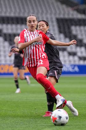 Emma Memminger (SC Freiburg, 32) am Ball , Deutschland, Fussball, GooglePixel Frauen-Bundesliga, 4.Spieltag, 2026 2027, SC Freiburg vs. 1. FSV Mainz 05, 13.09.2026, Dreisamstadion, Freiburg Freiburg Dreisamstadion Baden-Wuerttemberg Deutschland Copyright: xArnexAmbergx