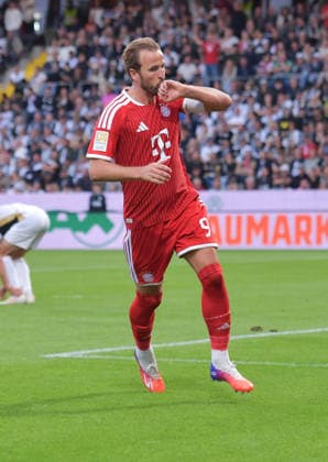 13.09.2026, xblx, Fussball 1.Bundesliga, SV Elversberg - FC Bayern München v.l. Harry Kane (FC Bayern Muenchen), Goal scored, Tor zum 1:2, celebrate the goal, Torjubel , Jubel, jubeln, jubelt, (DFL DFB REGULATIONS PROHIBIT ANY USE OF PHOTOGRAPHS as IMAGE SEQUENCES and or QUASI-VIDEO) Elversberg
