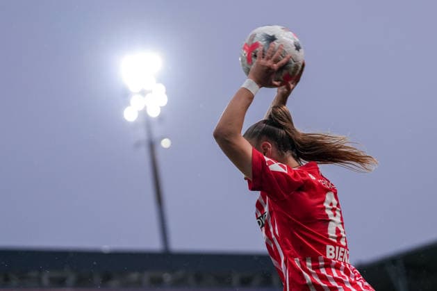 Alena Bienz (SC Freiburg, 08) Einwurf , Deutschland, Fussball, GooglePixel Frauen-Bundesliga, 4.Spieltag, 2026 2027, SC Freiburg vs. 1. FSV Mainz 05, 13.09.2026, Dreisamstadion, Freiburg Freiburg Dreisamstadion Baden-Wuerttemberg Deutschland Copyright: xArnexAmbergx
