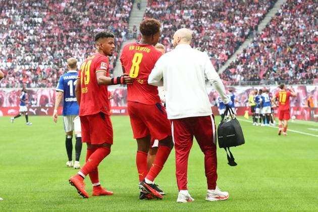 RB Leipzig - Hamburger SV Bundesliga Leipzig, 13.09.2026, Red Bull Arena, Fußball, Männer, Saison 2026 2027, 1. Bundesliga, 3. Spieltag, RB Leipzig - Hamburger SV 5:0 (2:0) , Im Bild: Assan Ouedraogo ( 8, RB Leipzig) wurde verletzt ausgewechselt ,