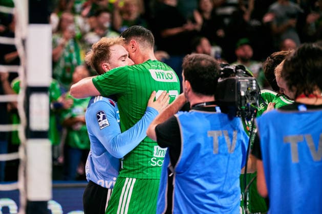 Fuechse Berlin jubeln ueber Sieg, Lasse Ludwig (Fuechse Berlin, 01), Mijajlo Marsenic (Fuechse Berlin, 93), GER, Fuechse Berlin vs. VfL Gummersbach, 1.Bundesliga, Opel HBL, Saison 2026 27, 4. Spieltag, 13.09.2026 GER, Fuechse Berlin vs. VfL Gummersbach, 1.Bundesliga, Opel HBL, Saison 2026 27, 4. Spieltag, 13.09.2026 Berlin