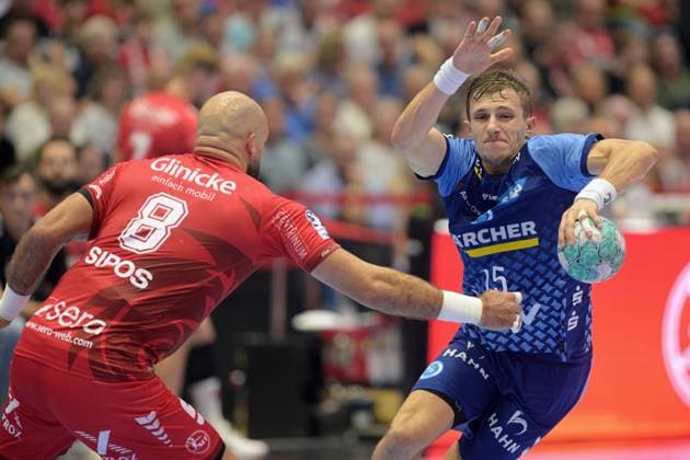 Simone Mengon (TVB Stuttgart 15) (am Ball), Adrian Sipos (MT Melsungen 8) , GER, MT Melsungen - TVB 1898 Stuttgart, Handball, 1. Bundesliga, 4. Spieltag, Saison 2026 2027, 13.09.2026, GER, MT Melsungen - TVB Stuttgart, Handball, 1. Bundesliga, 4. Spieltag, Saison 2026 2027, 13.09.2026 Kassel Copyright: xEibner-Pressefotox xRolandxSippelx EP_RSL