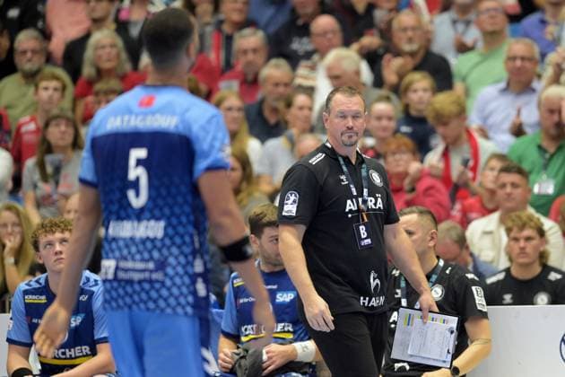 Misha Kaufmann (Trainer, TVB Stuttgart), Philipp Ahouansou (TVB Stuttgart 5) , GER, MT Melsungen - TVB 1898 Stuttgart, Handball, 1. Bundesliga, 4. Spieltag, Saison 2026 2027, 13.09.2026, GER, MT Melsungen - TVB Stuttgart, Handball, 1. Bundesliga, 4. Spieltag, Saison 2026 2027, 13.09.2026 Kassel Copyright: xEibner-Pressefotox xRolandxSippelx EP_RSL