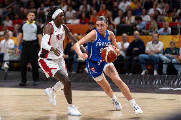 Pauline Astier (Frankreich, 98) im Dribbling, gegen Rhyne Howard (USA, 06), GER, USA vs. Frankreich, Basketball, FIBA Women s World Cup 2026, Finale, 13.09.2026 GER, USA vs. Frankreich, Basketball, FIBA Women s World Cup 2026, Finale, 13.09.2026 Berlin Copyright: xEibner-Pressefoto MaxxVincenx EP_MVN