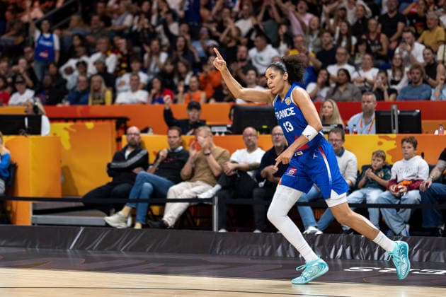 Janelle Salaun (Frankreich, 13) jubelt Jubel, GER, USA vs. Frankreich, Basketball, FIBA Women s World Cup 2026, Finale, 13.09.2026 GER, USA vs. Frankreich, Basketball, FIBA Women s World Cup 2026, Finale, 13.09.2026 Berlin Copyright: xEibner-Pressefoto MaxxVincenx EP_MVN