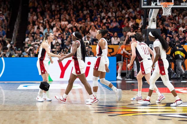 Paige Bueckers (USA, 04) jubelt Jubel mit Jackie Young (USA, 13), Napheesa Collier (USA, 11), Breanna Stewart (USA, 10), Kahleah Copper (USA, 07), GER, USA vs. Frankreich, Basketball, FIBA Women s World Cup 2026, Finale, 13.09.2026 GER, USA vs. Frankreich, Basketball, FIBA Women s World Cup 2026, Finale, 13.09.2026 Berlin Copyright: xEibner-Pressefoto MaxxVincenx EP_MVN