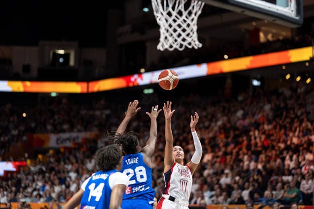 Napheesa Collier (USA, 11) beim Wurf, Dominique Malonga (Frankreich, 14), Migna Toure (Frankreich, 28), GER, USA vs. Frankreich, Basketball, FIBA Women s World Cup 2026, Finale, 13.09.2026 GER, USA vs. Frankreich, Basketball, FIBA Women s World Cup 2026, Finale, 13.09.2026 Berlin Copyright: xEibner-Pressefoto MaxxVincenx EP_MVN