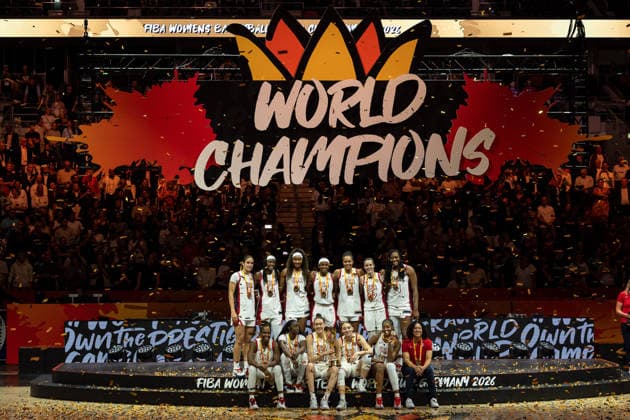 Weltmeister USA, US-amerikanische Mannschaft mit WM Pokal, Weltmeisterpokal, Goldmedaille, GER, USA vs. Frankreich, Basketball, FIBA Women s World Cup 2026, Finale, 13.09.2026 GER, USA vs. Frankreich, Basketball, FIBA Women s World Cup 2026, Finale, 13.09.2026 Berlin Copyright: xEibner-Pressefoto MaxxVincenx EP_MVN