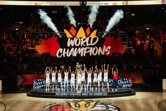 FIBA Women™s Basketball World Cup 2026: USA vs. Frankreich, 13.09.2026 Siegerehrung USA, erster Platz, Weltmeister, World Champions, Siegerfoto; Basketball, FIBA Women™s Basketball World Cup 2026, Final Phase, Finale, USA vs. Frankreich am 13.09.2026 in der Uber Arena, Berlin Copyright: xBEAUTIFULxSPORTS Tonhäuserx