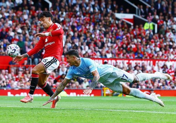 Enzo Fernandez of Manchester City dives for a header next to Lisandro Martinez of Manchester United, ManU before Erling Haaland scored the opening goal Manchester United v Manchester City, Premier League, Football, Football, Old Trafford, Manchester, UK - 13 Sep 2026Manchester Old Trafford United Kingdom EDITORIAL USE ONLY No use with unauthorised audio, video, data, fixture lists, club league logos or live services. Online in-match use limited to 120 images, no video emulation. No use in betting, games or single club league player publications. Copyright: xMattxWest Shutterstockx 17144604ch