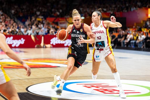 Leonie Fiebich (Deutschland, 13) im Dribbling, Maria Conde (Spanien, 10), GER, Spanien vs. Deutschland, Basketball, FIBA Women s World Cup 2026, Spiel um Platz 3, 13.09.2026 GER, Spanien vs. Deutschland, Basketball, FIBA Women s World Cup 2026, Spiel um Platz 3, 13.09.2026 Berlin Copyright: xEibner-Pressefoto MaxxVincenx EP_MVN