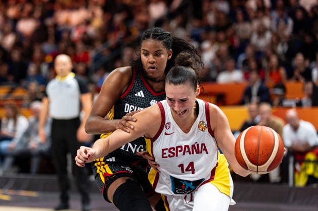 Raquel Carrera (Spanien, 14) im Dribbling, Nyara Sabally (Deutschland, 08), GER, Spanien vs. Deutschland, Basketball, FIBA Women s World Cup 2026, Spiel um Platz 3, 13.09.2026 GER, Spanien vs. Deutschland, Basketball, FIBA Women s World Cup 2026, Spiel um Platz 3, 13.09.2026 Berlin Copyright: xEibner-Pressefoto MaxxVincenx EP_MVN