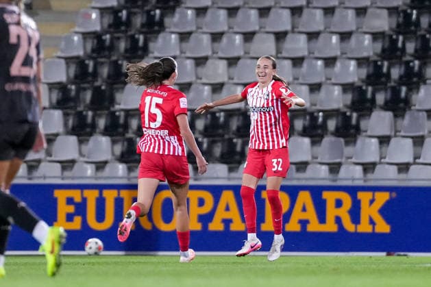 Maj Schneider (SC Freiburg, 15), Emma Memminger (SC Freiburg, 32) Torjubel, Emotionen, Jubel, Torerfolg, Abschluss, Treffer , Deutschland, Fussball, GooglePixel Frauen-Bundesliga, 4.Spieltag, 2026 2027, SC Freiburg vs. 1. FSV Mainz 05, 13.09.2026, Dreisamstadion, Freiburg Freiburg Dreisamstadion Baden-Wuerttemberg Deutschland Copyright: xArnexAmbergx