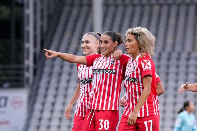 Alena Bienz (SC Freiburg, 08), İlayda Acıkgöz Ilayda Acikgoez (SC Freiburg, 30) und Amira Arfaoui (SC Freiburg, 17) Torjubel, Emotionen, Jubel, Torerfolg, Abschluss, Treffer , Deutschland, Fussball, GooglePixel Frauen-Bundesliga, 4.Spieltag, 2026 2027, SC Freiburg vs. 1. FSV Mainz 05, 13.09.2026, Dreisamstadion, Freiburg Freiburg Dreisamstadion Baden-Wuerttemberg Deutschland Copyright: xArnexAmbergx