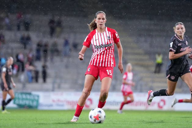 Maj Schneider (SC Freiburg, 15) am Ball , Deutschland, Fussball, GooglePixel Frauen-Bundesliga, 4.Spieltag, 2026 2027, SC Freiburg vs. 1. FSV Mainz 05, 13.09.2026, Dreisamstadion, Freiburg Freiburg Dreisamstadion Baden-Wuerttemberg Deutschland Copyright: xArnexAmbergx
