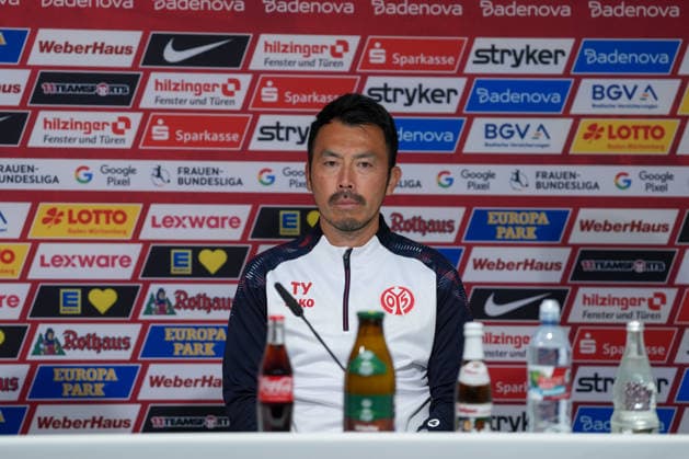 Takashi Yamashita (1. FSV Mainz 05 Frauen, Cheftrainer) , Deutschland, Fussball, GooglePixel Frauen-Bundesliga, 4.Spieltag, 2026 2027, SC Freiburg vs. 1. FSV Mainz 05, 13.09.2026, Dreisamstadion, Freiburg Freiburg Dreisamstadion Baden-Wuerttemberg Deutschland Copyright: xArnexAmbergx