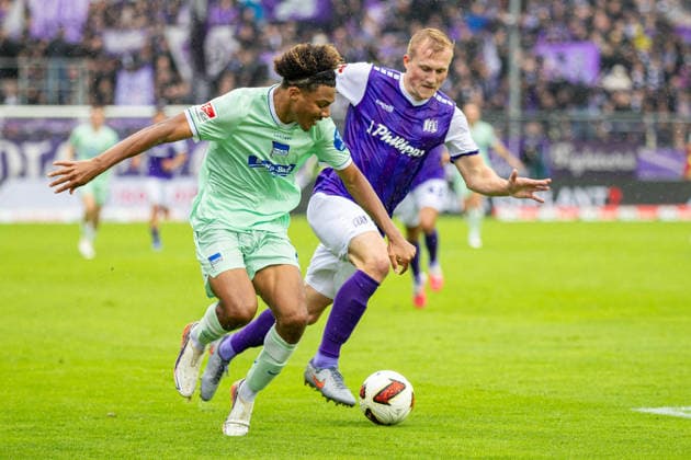 (L-R) Oluwaseun Adewumi (Hertha BSC, 19) im Zweikampf mit Niklas Wiemann (VfL Osnabrueck, 25) GER, VfL Osnabrueck vs. Hertha BSC, Fussball, 2. Bundesliga, 5. Spieltag, Spielzeit 2026 2027, 13.09.2026 DFL Regulations prohibit any use of photographers as image sequences and or quasi-video. GER, VfL Osnabrueck vs. Hertha BSC, Fussball, 2. Bundesliga, 5. Spieltag, Spielzeit 2026 2027, 13.09.2026 Osnabrueck Copyright: xEibner-Pressefoto JanxRollingerx EP_JSK