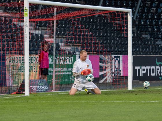 Torwart Maximilian Reule (SG Sonnenhof Grossaspach, 01) haelt Freistoss GER, Fussball, SG Sonnenhof Grossaspach vs. SC Verl, 3. Liga, 6. Spieltag, Aspach, Saison 2026 2027, 15.09.2026 GER, Fussball, SG Sonnenhof Grossaspach vs. SC Verl, 3. Liga, 6. Spieltag, Saison 2026 2027, 15.09.2026 Aspach Copyright: xCarstenxSchweringx EP_CSG