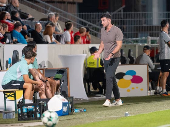 Trainer Orest Shala (SC Verl) spricht mit seinen Co-Trainern GER, Fussball, SG Sonnenhof Grossaspach vs. SC Verl, 3. Liga, 6. Spieltag, Aspach, Saison 2026 2027, 15.09.2026 GER, Fussball, SG Sonnenhof Grossaspach vs. SC Verl, 3. Liga, 6. Spieltag, Saison 2026 2027, 15.09.2026 Aspach Copyright: xCarstenxSchweringx EP_CSG