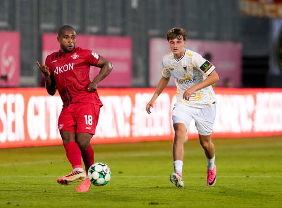 Franck Evina (FC Wuerzburger Kickers, 18) und Kacper Koscierski (TSV Alemannia Aachen, 29) GER, FC Wuerzburger Kickers vs TSV Alemannia Aachen, 3. Liga, 6. Spieltag, Saison 2026-27, AKON Arena, Wuerzburg, 15.09.2026 Wuerzburger Kickers vs Alemannia Aachen, 3. Liga, 6. Spieltag, Saison 2026-27, 15.09.2026 Wuerzburg Copyright: xEibner-Pressefoto ScottxColemanx EP_SCN