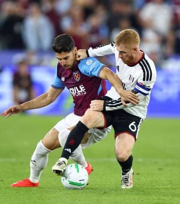 Manor Solomon of West Ham United and Harrison Reed of Fulham in action West Ham United v Fulham, EFL Carabao Cup, Football, London Stadium, London, UK - 15 Sep 2026London London Stadium United Kingdom EDITORIAL USE ONLY No use with unauthorised audio, video, data, fixture lists, club league logos or live services. Online in-match use limited to 120 images, no video emulation. No use in betting, games or single club league player publications. No use w Copyright: xKieranxMcManus Shutterstockx 17152599cu