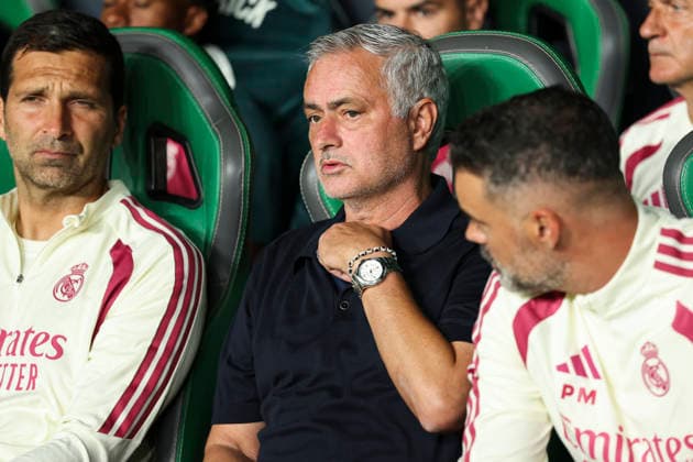 September 15, 2026, Elche, Elche, Spain: Jose Mourinho, head coach of Real Madrid, gestures during the Spanish League, LaLiga EA Sports, football match played between Elche CF and Real Madrid CF at Estadio Manuel Martinez Valero on September 15, 2026, in Elche, Spain. Elche Spain - ZUMAa181 20260915_zaa_a181_248 Copyright: xIrinaxR.xHipolitox