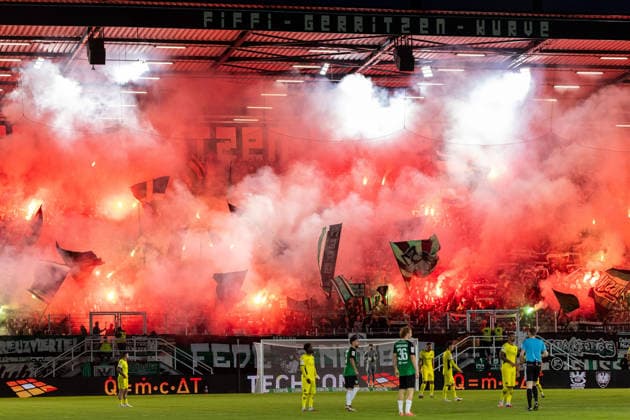 Die Fans von SC Preussen Muenster zuenden Pyrotechnik im Heimblock GER, SC Preussen Muenster vs. 1. FC Saarbruecken, Fussball, 3. Liga, 6. Spieltag, Spielzeit 2026 2027, 16.09.2026 DFL Regulations prohibit any use of photographers as image sequences and or quasi-video. GER, SC Preussen Muenster vs. 1. FC Saarbruecken, Fussball, 3. Liga, 6. Spieltag, Spielzeit 2026 2027, 16.09.2026 Muenster Copyright: xEibner-Pressefoto JanxRollingerx EP_JSK