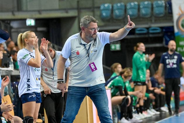 Thomas Zeitz (SU Neckarsulm, Trainer) gestikuliert GER, VfL Oldenburg vs. SU Neckarsulm, ALSCO Handball Bundesliga Frauen, 4. Spieltag, Saison 2026 2027, 16.09.2026, VfL Oldenburg vs. SU Neckarsulm, ALSCO Handball Bundesliga Frauen, 4. Spieltag, Saison 2026 2027, 16.09.2026 Oldenburg Copyright: xEibner-Pressefoto RobertxGertzenx EP_RGN