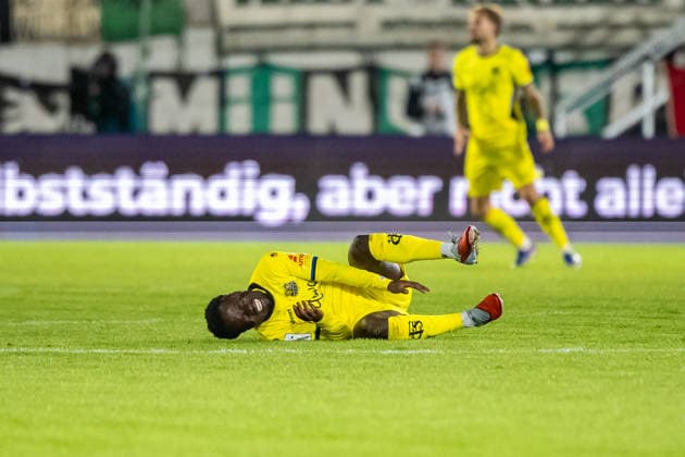 Kelsey Owusu (1. FC Saarbruecken, 31) geht zu Boden GER, SC Preussen Muenster vs. 1. FC Saarbruecken, Fussball, 3. Liga, 6. Spieltag, Spielzeit 2026 2027, 16.09.2026 DFL Regulations prohibit any use of photographers as image sequences and or quasi-video. GER, SC Preussen Muenster vs. 1. FC Saarbruecken, Fussball, 3. Liga, 6. Spieltag, Spielzeit 2026 2027, 16.09.2026 Muenster Copyright: xEibner-Pressefoto JanxRollingerx EP_JSK