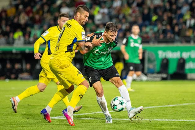 (L-R) Kai Bruenker (1. FC Saarbruecken, 09) im Zweikampf mit Philipp Maier (SC Preussen Muenster, 26) GER, SC Preussen Muenster vs. 1. FC Saarbruecken, Fussball, 3. Liga, 6. Spieltag, Spielzeit 2026 2027, 16.09.2026 DFL Regulations prohibit any use of photographers as image sequences and or quasi-video. GER, SC Preussen Muenster vs. 1. FC Saarbruecken, Fussball, 3. Liga, 6. Spieltag, Spielzeit 2026 2027, 16.09.2026 Muenster Copyright: xEibner-Pressefoto JanxRollingerx EP_JSK
